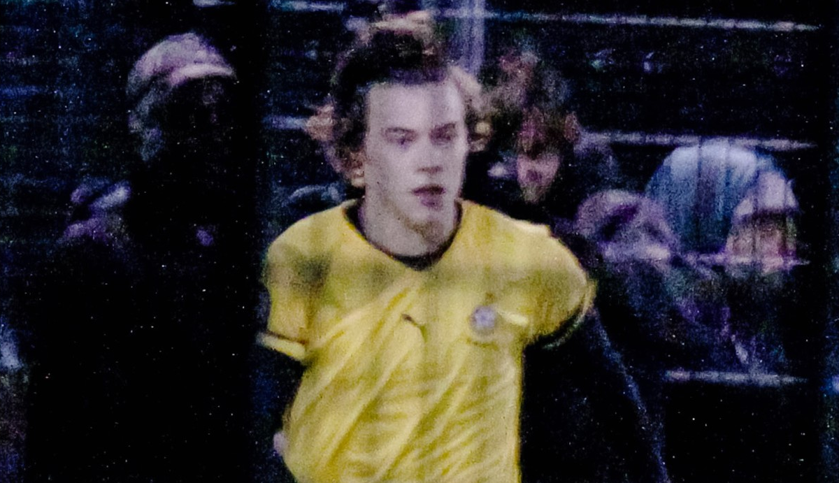 One Direction: Harry Styles y Louis Tomlinson juegan al fútbol