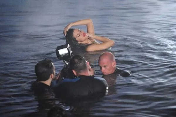 Primeras imagenes del videoclip de "Come & Get It" de Selena Gomez