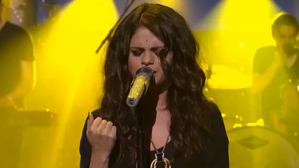 Selena Gomez canta en directo "Come & Get It" en el show de Letterman
