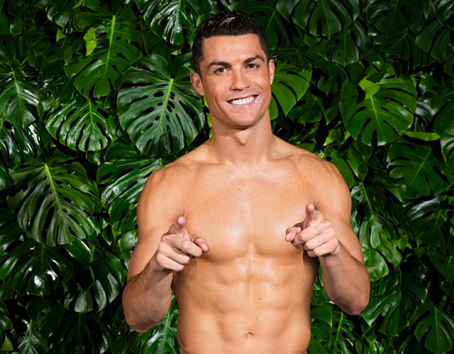 Cristiano Ronaldo sin camiseta te vende sus calzoncillos