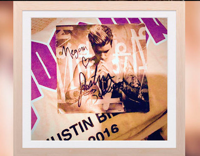 Justin Bieber coloca una foto suya firmada en el ataúd de una fan