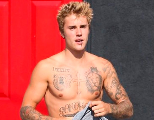 Justin Bieber sin camiseta por las calles de Hollywood