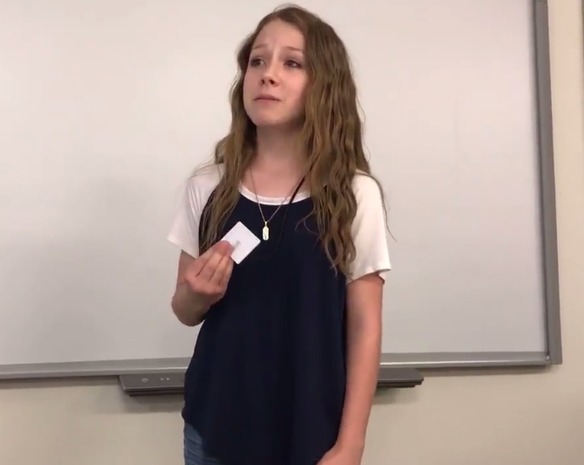El conmovedor discurso de una chica de 13 años sobre la adolescencia