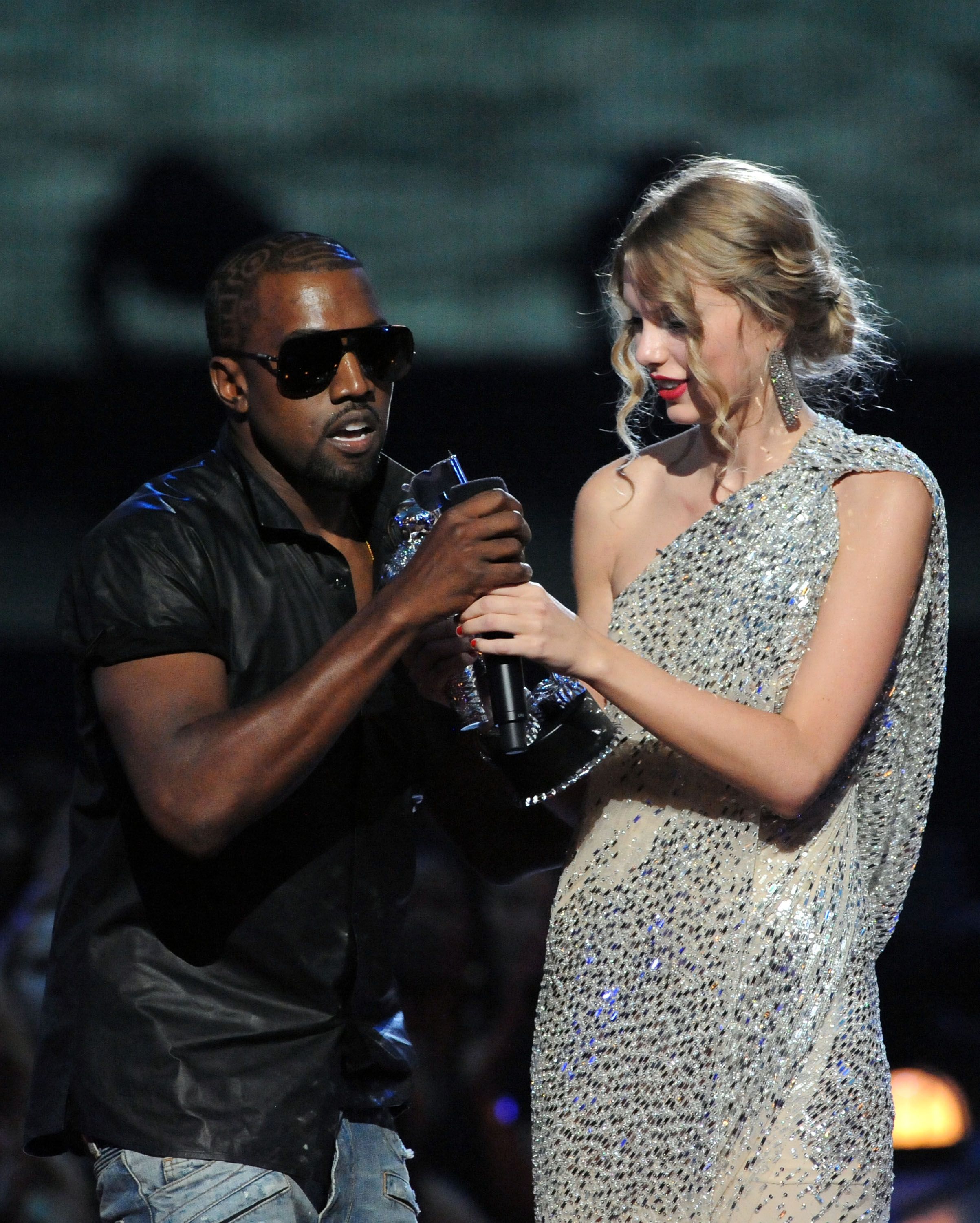 Kanye West dice que Dios lo preparó todo para el discurso de Taylor Swift en los MTV Video Music Awards 2009
