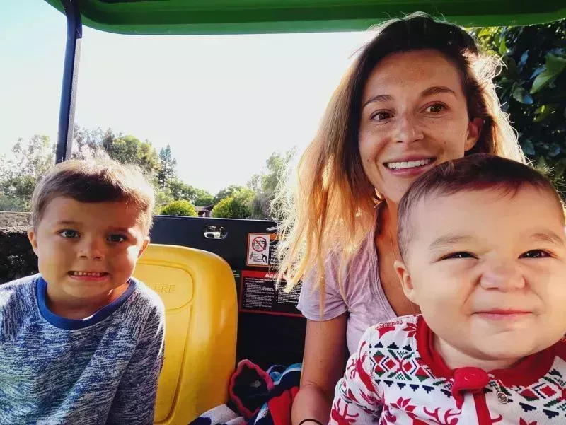 Carlos y Alexa PenaVega momentos más lindos con sus hijos: Fotos