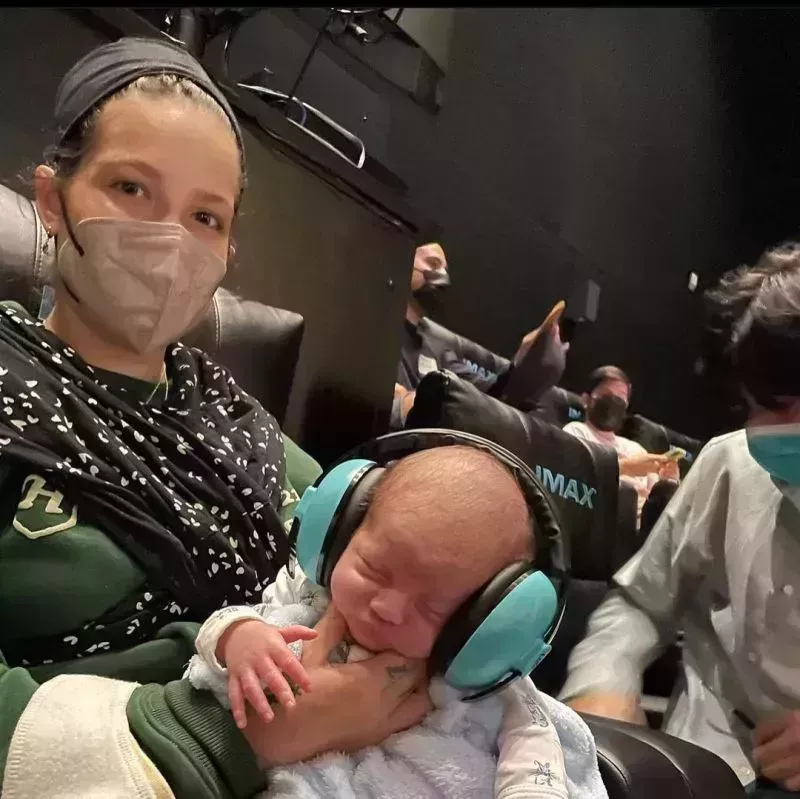 Fotos del recién nacido Ender de Halsey y su novio Alev Aydin
