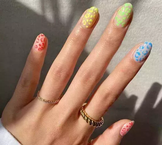 25 uñas acrílicas bonitas y modernas para adolescentes