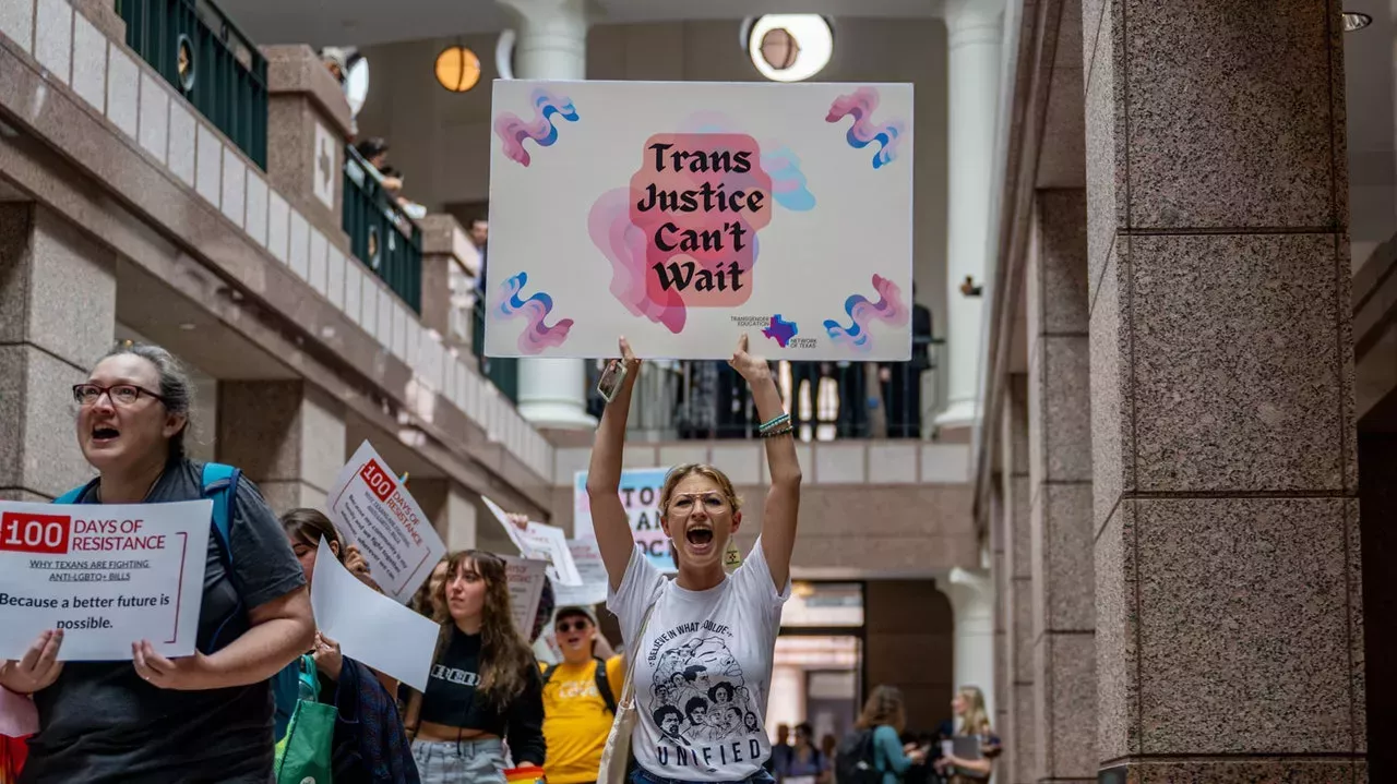 Texas es el último Estado que prohíbe la atención a menores durante la transición