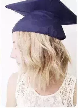 25 peinados de graduación fáciles para pelo corto