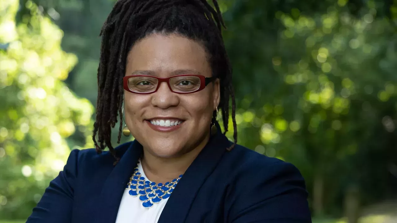 La senadora estatal Kim Jackson hace historia como la primera senadora abiertamente LGBTQ+ de Georgia