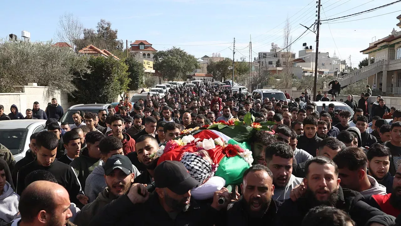 Un palestino-estadounidense de 17 años asesinado en Cisjordania ocupada por fuerzas israelíes fuera de servicio
