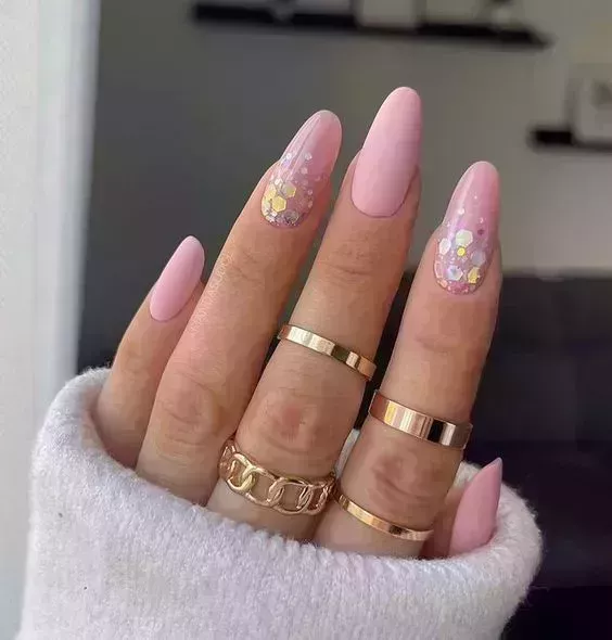 25 sencillos diseños de uñas de junio en 2024