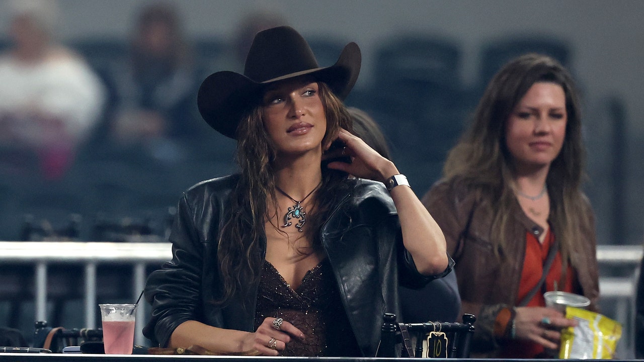 Bella Hadid apuesta por la estética cowgirl