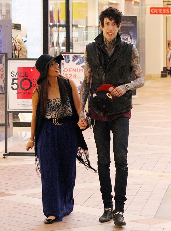 Trace Cyrus y Brenda Song salen de compras