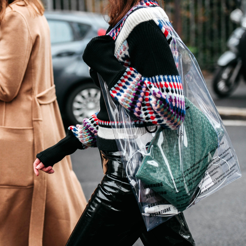Tendencia bolso de plástico transparente