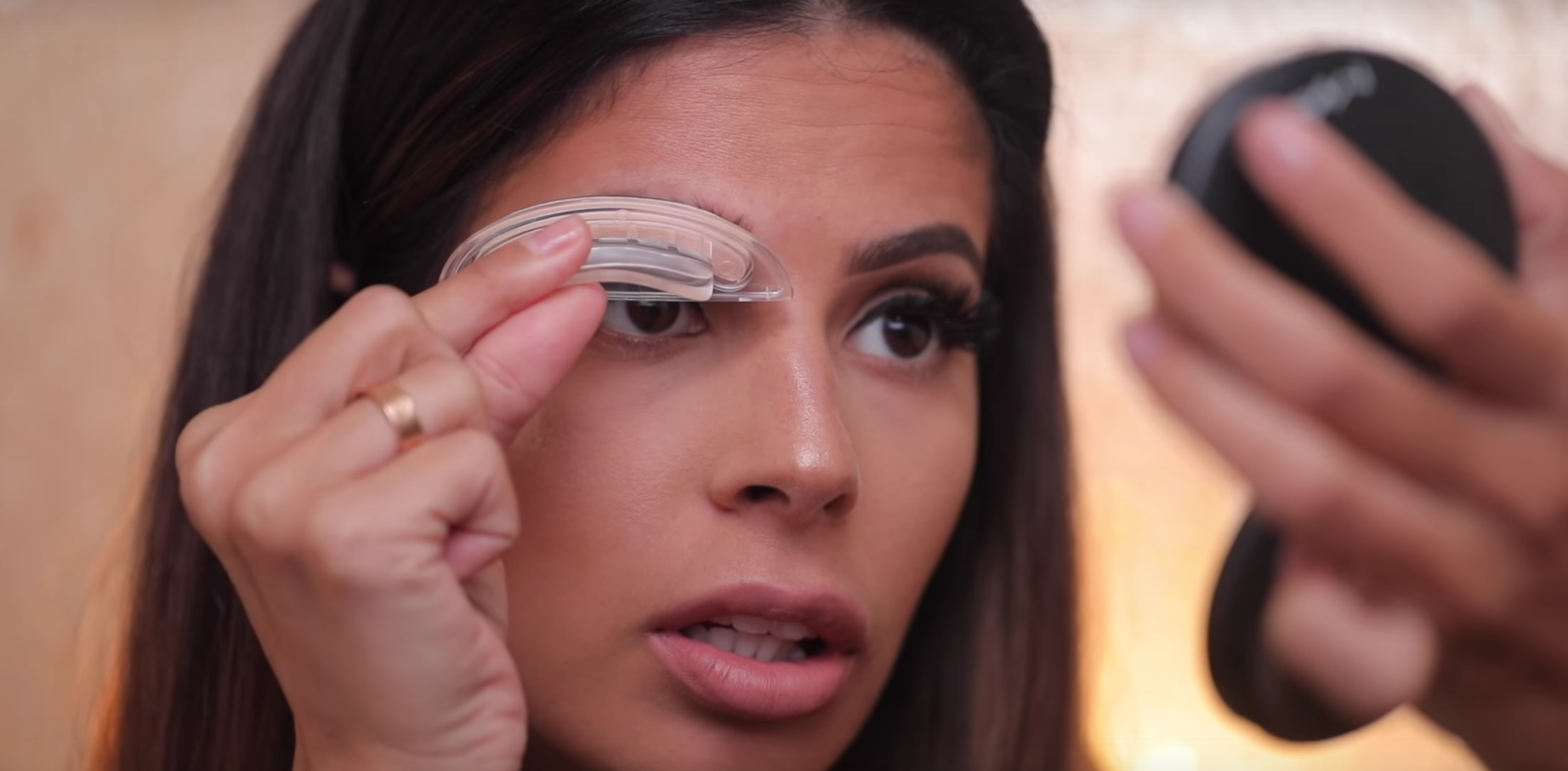 #browstamp, la moda de maquillar las cejas con este sello