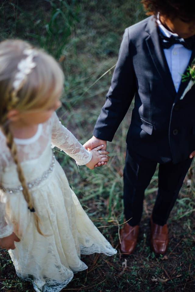 Sesion de fotos de boda entre dos niños 