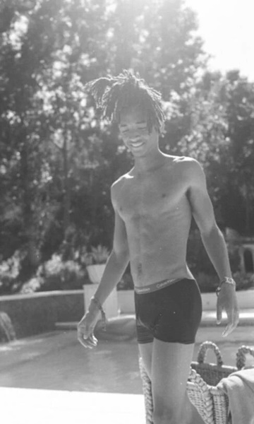 Jaden Smith sin camiseta