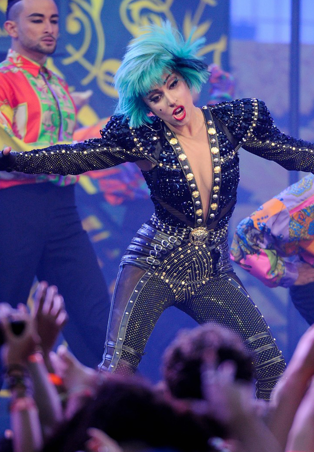 Lady Gaga arrolladora en el escenario 1-4