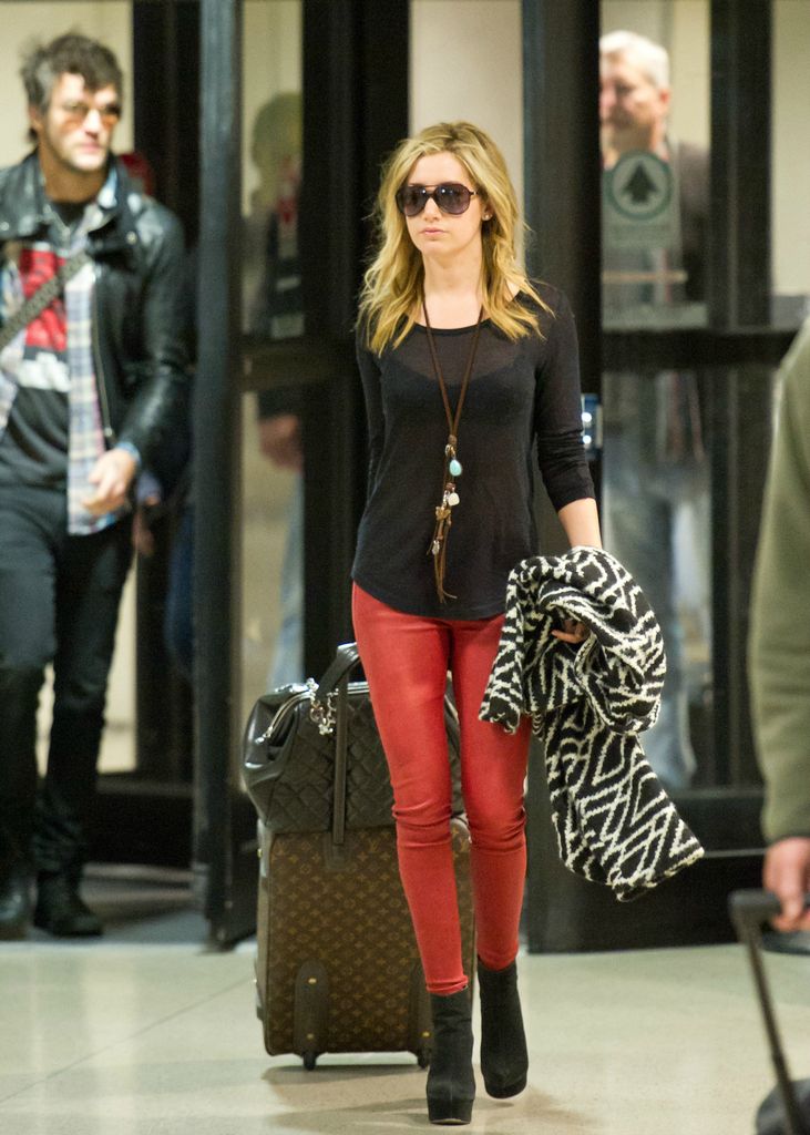 Ashley (3/4)