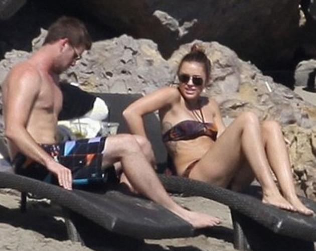Miley Cyrus y Liam Hemsworth, dos cuerpazos al sol Miley Cyrus y Liam Hemsworth, dos cuerpazos al sol