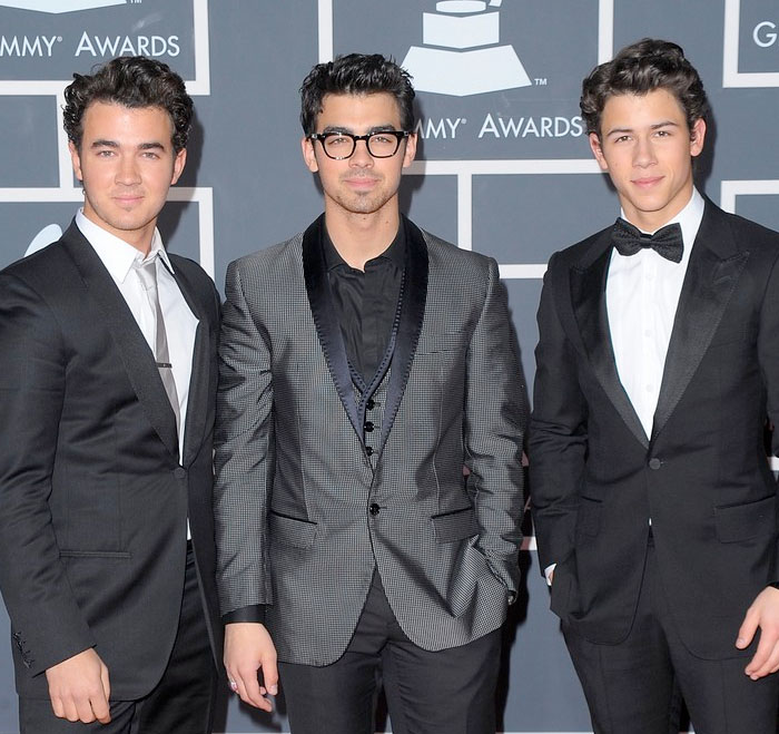 Los Jonas Brothers atrapados en el ascensor