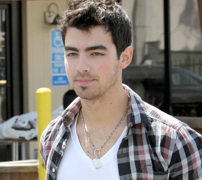 Joe Jonas ya hace vida en solitario
