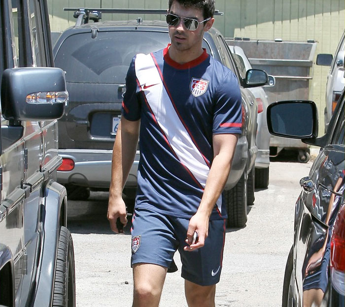 Joe Jonas cambia de look