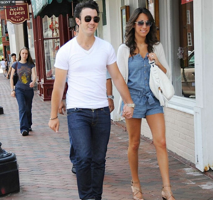 Kevin Jonas presume de esposa