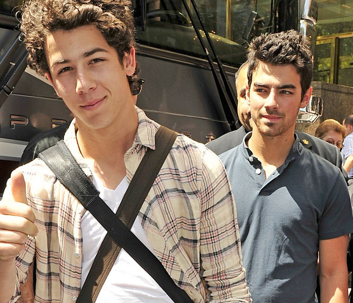 Nick Jonas se va haciendo mayor