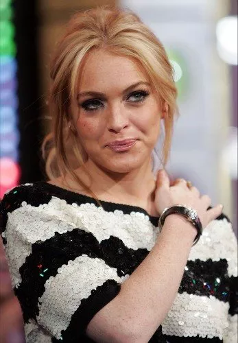 Como te metas con los dientes de la Lohan, su manager te muerde un ojo Como te metas con los dientes de la Lohan, su manager te muerde un ojo