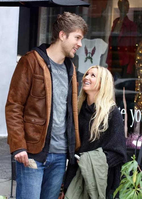 Ashley Tisdale y Scott Speer terminaron!