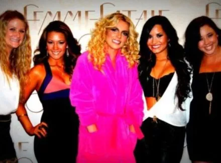 Demi Lovato en concierto de Britney Spears Demi Lovato en concierto de Britney Spears