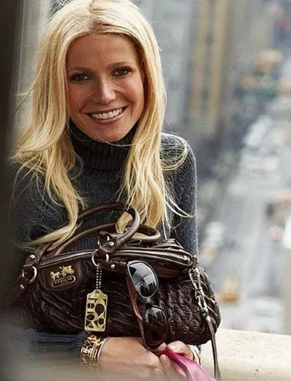 Gwyneth Paltrow, otra que se pone a publicitar bolsos