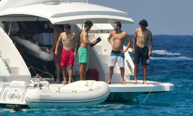 Yo también quiero irme de vacaciones con Rafa Nadal y que alquile un barco para pasearnos a todos