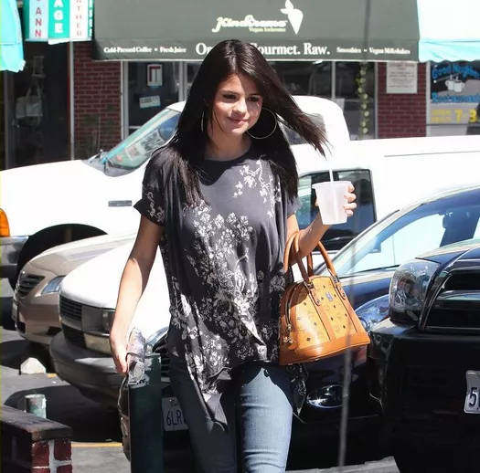 Selena Gómez: Comida mexicana antes de los ensayos Selena Gómez: Comida mexicana antes de los ensayos