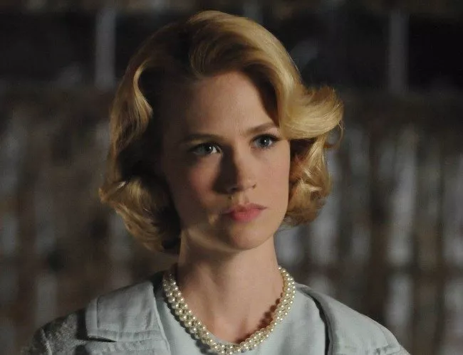 January Jones hace temblar al hombre del saco, al coco y al sacamantecas