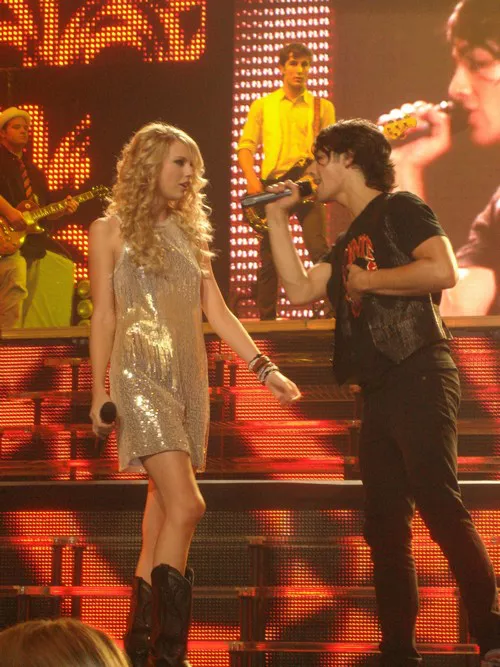 Joe Jonas quiere regresar con Taylor Swift