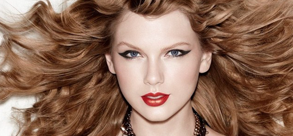 Taylor Swift presume de pelo en 'Cover Girl!' Taylor Swift presume de pelo en 'Cover Girl!'