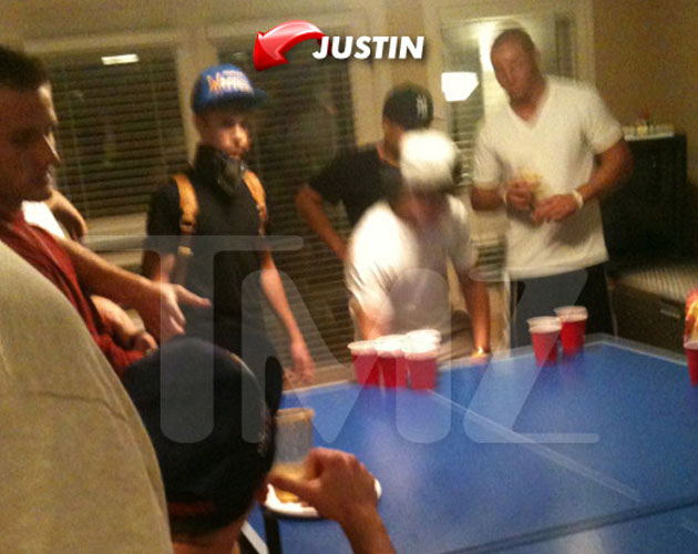 Justin Bieber también juega al Beer Pong