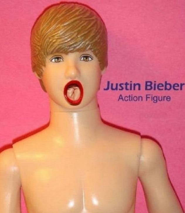 Justin Bieber molesto con su versión sexual en muñeco hinchable