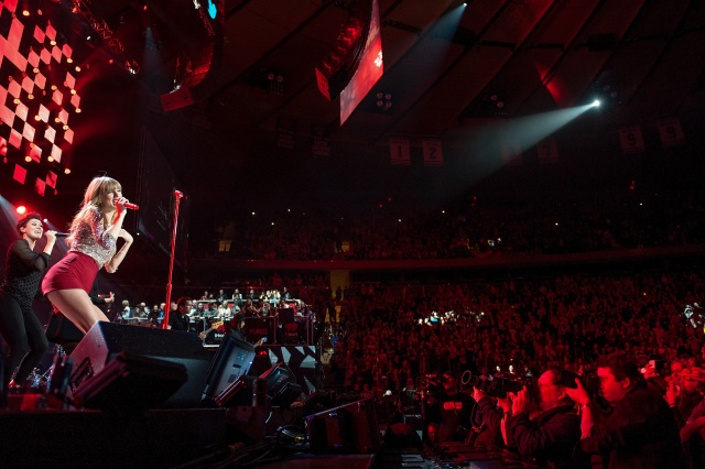 Justin Bieber, One Direction, The Wanted y Taylor Swift sobre el mismo escenario Justin Bieber, One Direction, The Wanted y Taylor Swift sobre el mismo escenario
