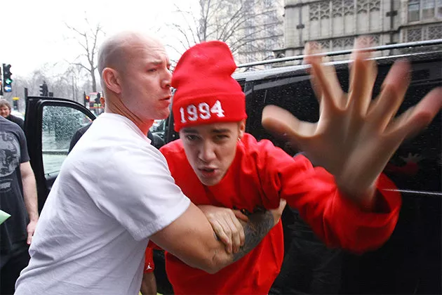 Justin Bieber se pelea con un periodista