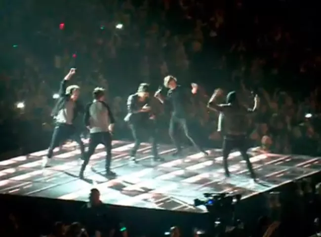 One Direction hace el Harlem Shake en un concierto