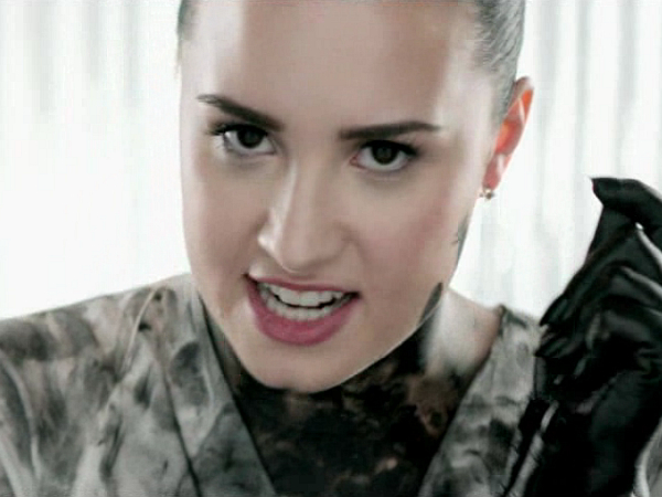 Demi Lovato estrena el videoclip de "Heart Attack" Demi Lovato estrena el videoclip de "Heart Attack"