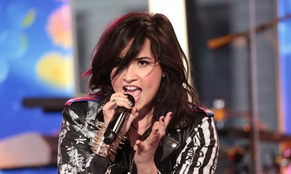 Demi Lovato presenta "Heart Attack" en Good Morning America