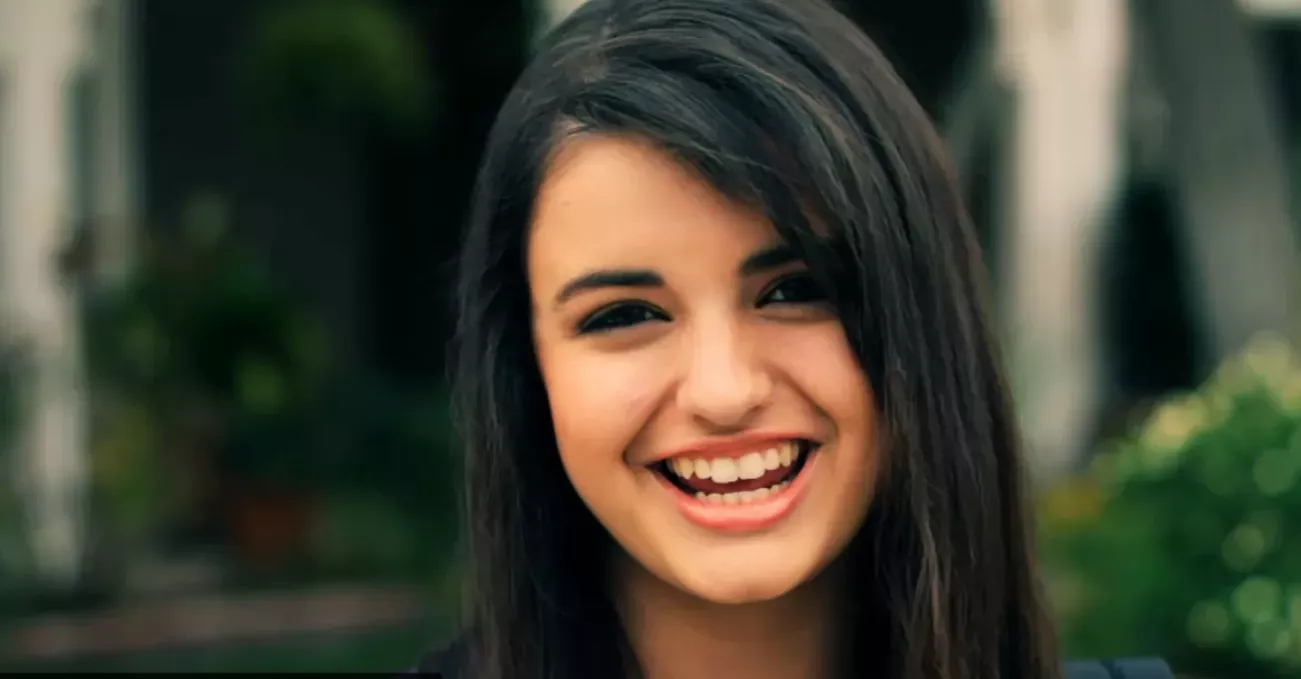 Rebecca Black ("Friday") se atreve con "Stay" de Rihanna