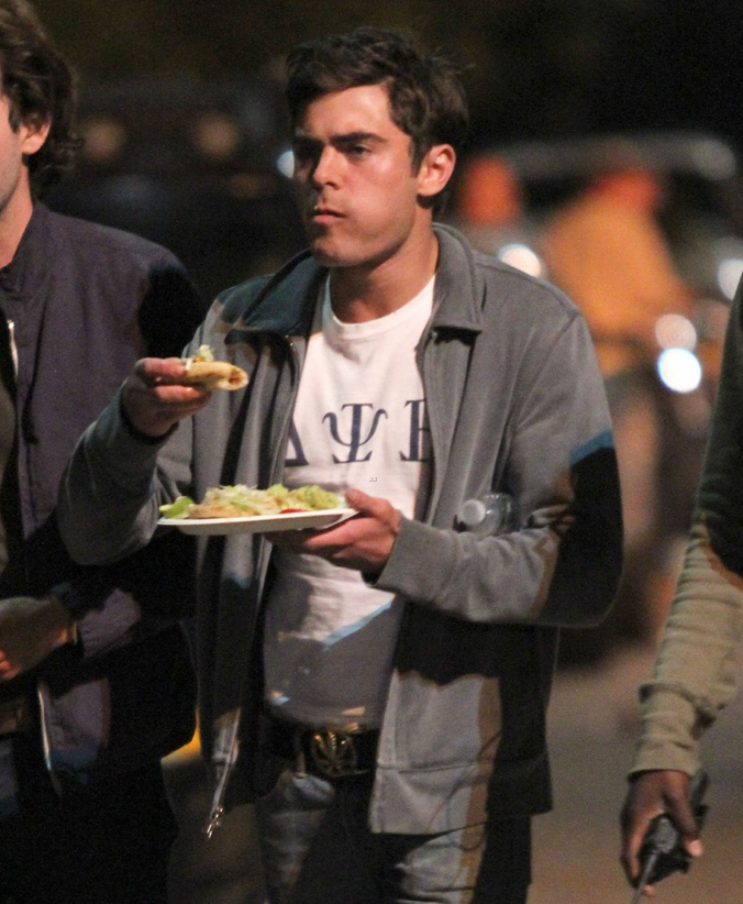 Zac Efron nos enseña el culo en el rodaje de "Townies" Zac Efron nos enseña el culo en el rodaje de "Townies"