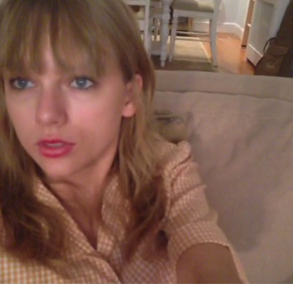 Taylor Swift de fiesta: sin maquillaje, con gato... y ¡Titanic! Taylor Swift de fiesta: sin maquillaje, con gato... y ¡Titanic!