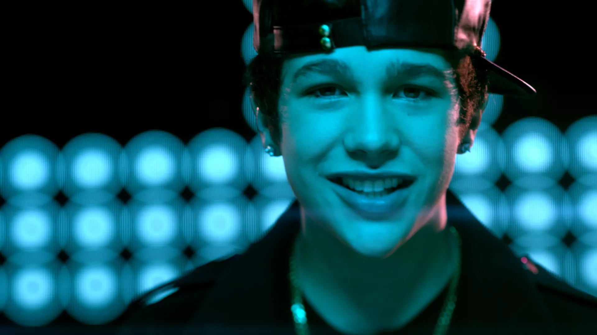 Austin Mahone estrena el vídeo de "What About Love"